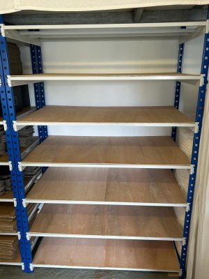 Etagères rayonnages/rack et plaques