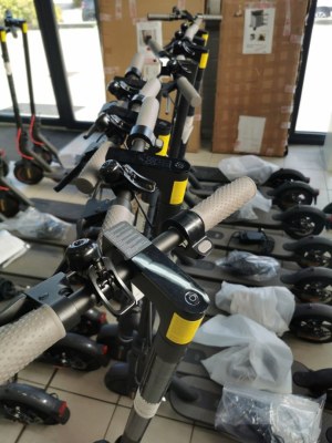 Lot de trottinettes électriques