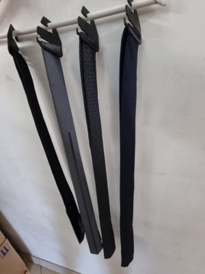 Vente de Cravates – Lot de 150 Pièces, Emballées Individuellement et Prêtes à Vendre