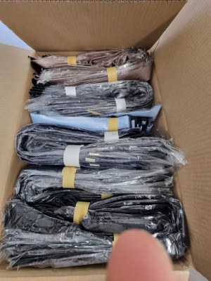 Vente de Cravates – Lot de 150 Pièces, Emballées Individuellement et Prêtes à Vendre