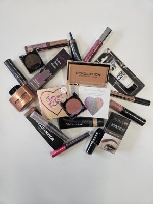 MAKE UP REVOLUTION A PRIX FOU, déstockage massif prix 0,80€ /pièce