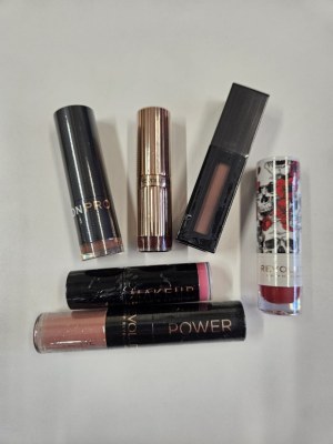 MAKE UP REVOLUTION A PRIX FOU, déstockage massif prix 0,80€ /pièce