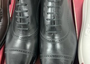 Destockage chaussures de luxe hommes de la marque Bally / Bally men’s luxury shoes Clea...