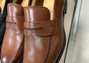 Destockage chaussures de luxe hommes de la marque Bally / Bally men’s luxury shoes Clea...