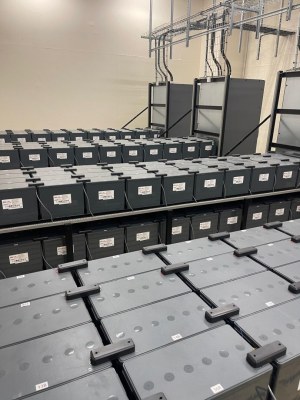 Onduleurs APC Galaxy 7000 – 500 kVA – Ex-Datacenter bancaire