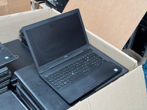 LOT DE 10 DELL LATITUDE 5400 P98G – i5 8e génération – 8 Go RAM – SSD 256 Go – Windows...