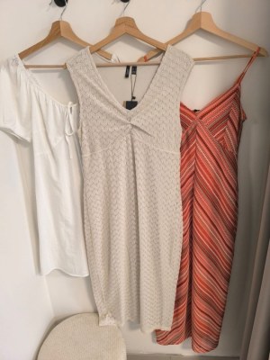 Lot de robes de grossesse avec étiquette