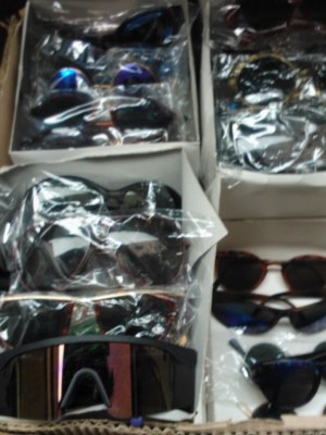 Lot de lunettes de soleil