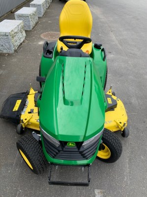 John Deere X590
